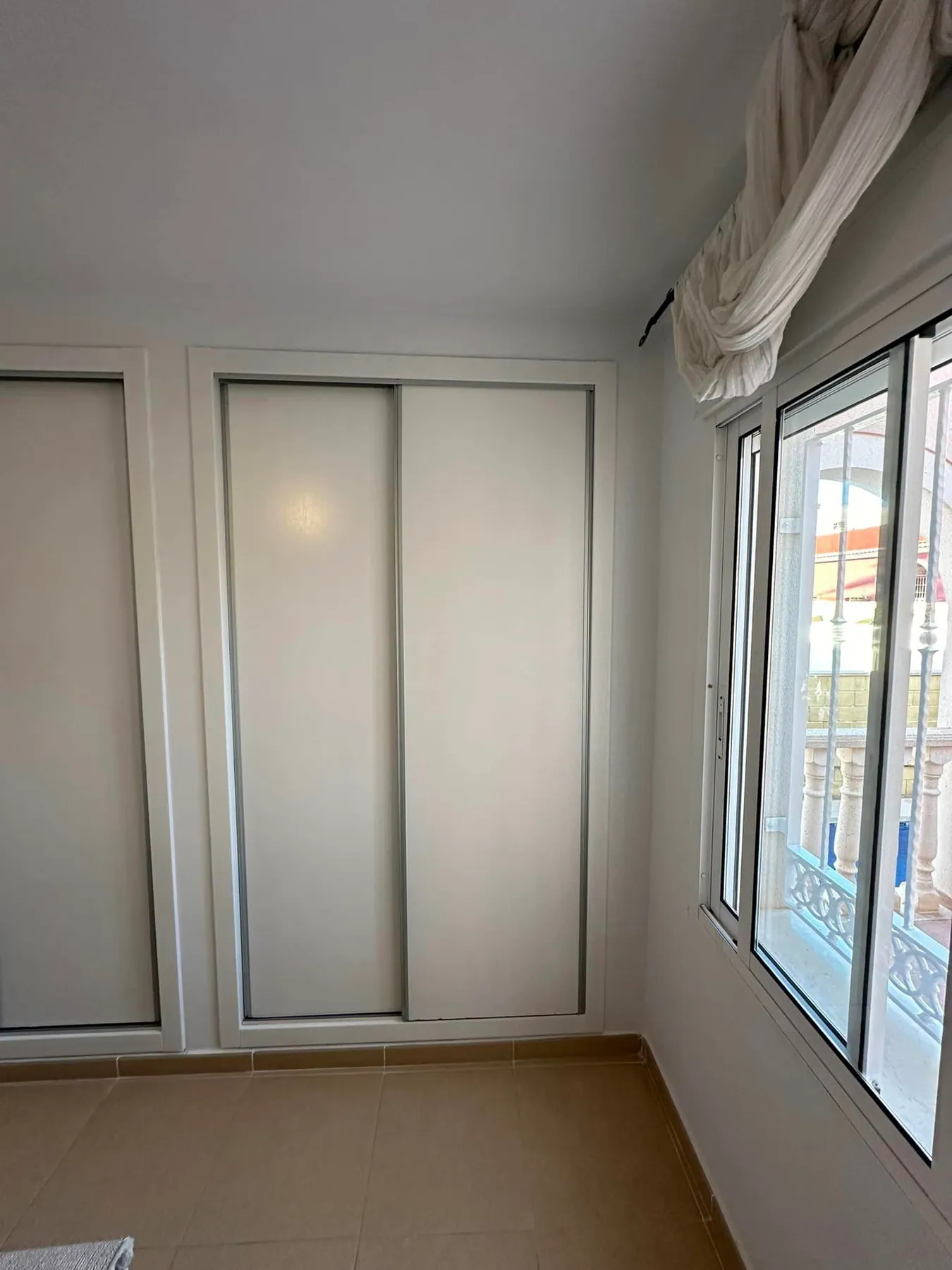 Dormitorio · armarios y paredes